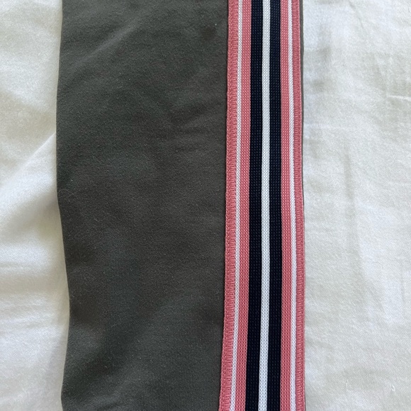 TNA dark grey leggings with stripe design on the side - Picture 3 of 6